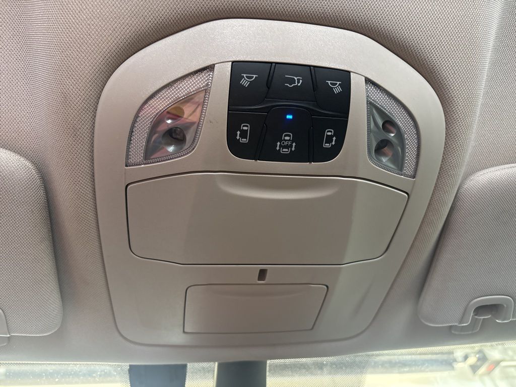 Thumbnail: 2023 Chrysler Pacifica - 30