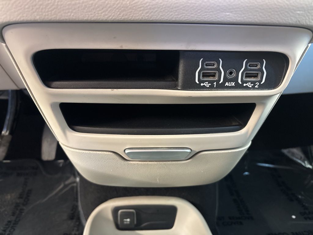 Thumbnail: 2023 Chrysler Pacifica - 27