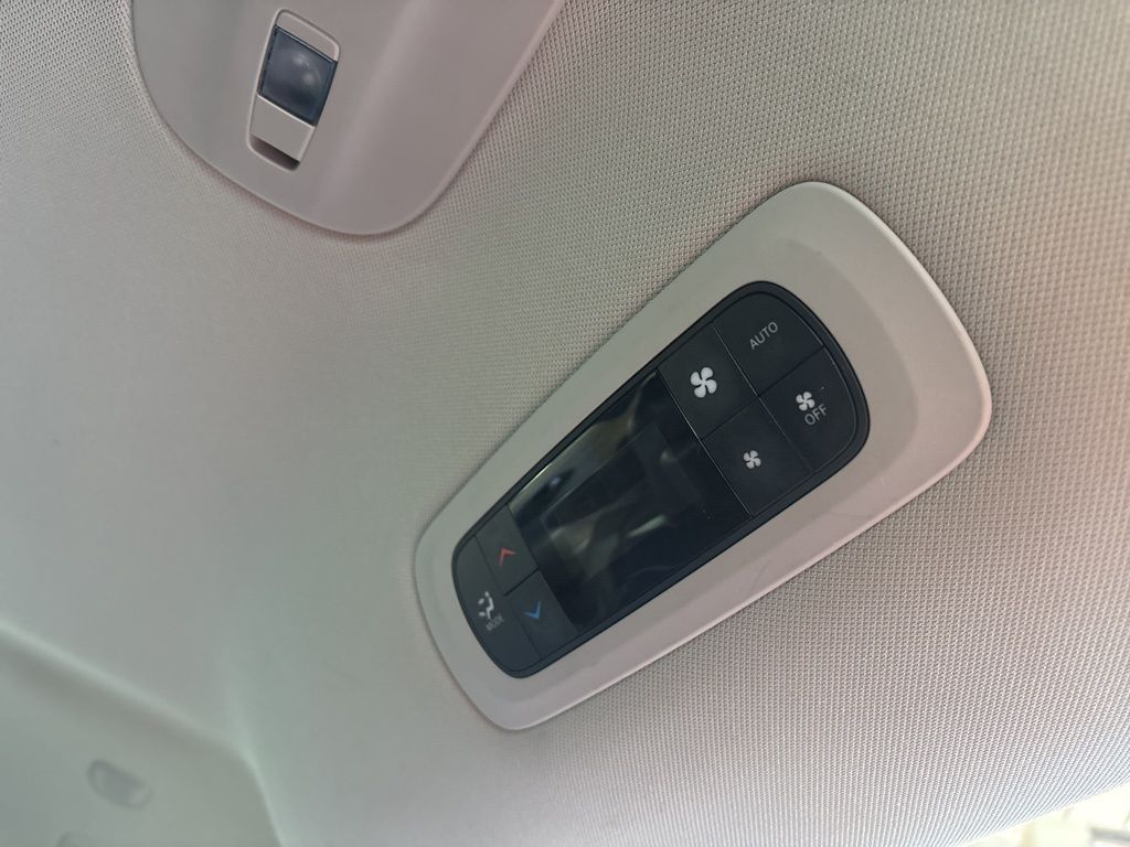 Thumbnail: 2023 Chrysler Pacifica - 40