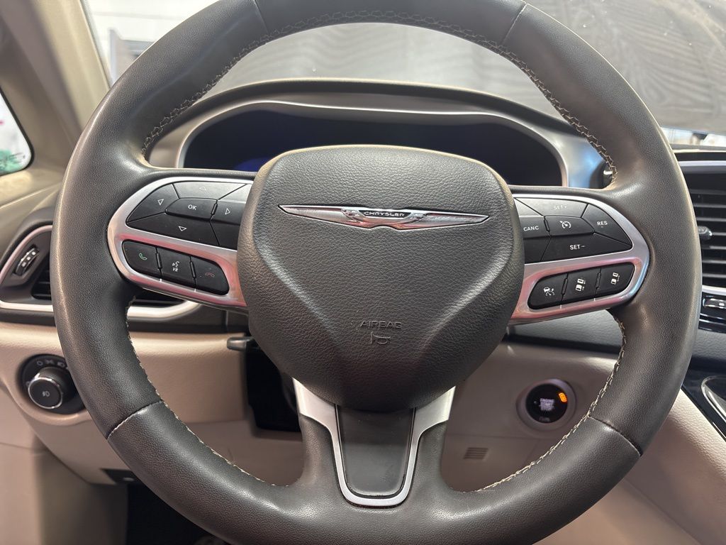 Thumbnail: 2023 Chrysler Pacifica - 8