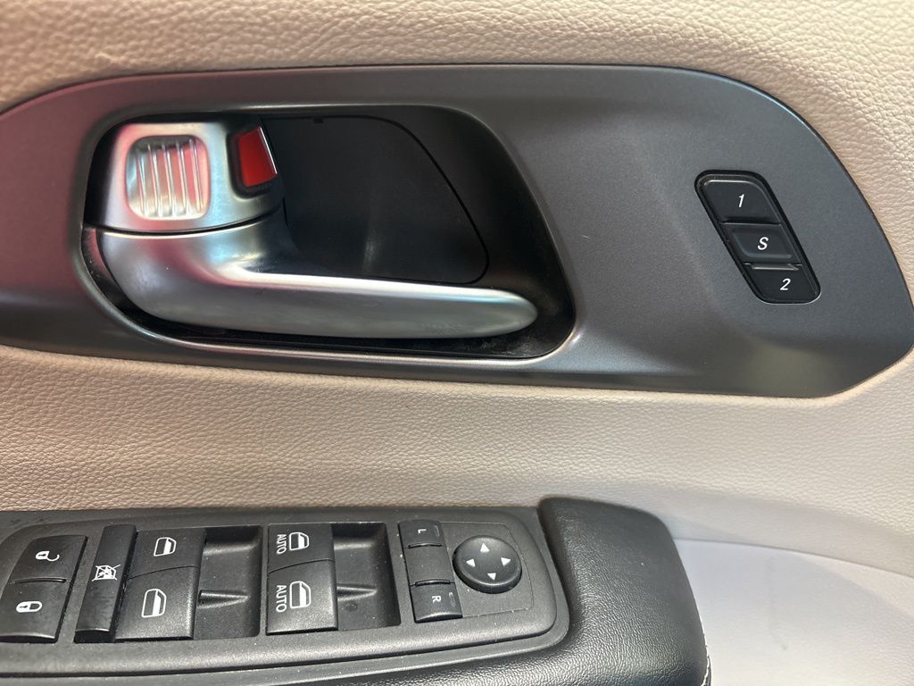 Thumbnail: 2023 Chrysler Pacifica - 23