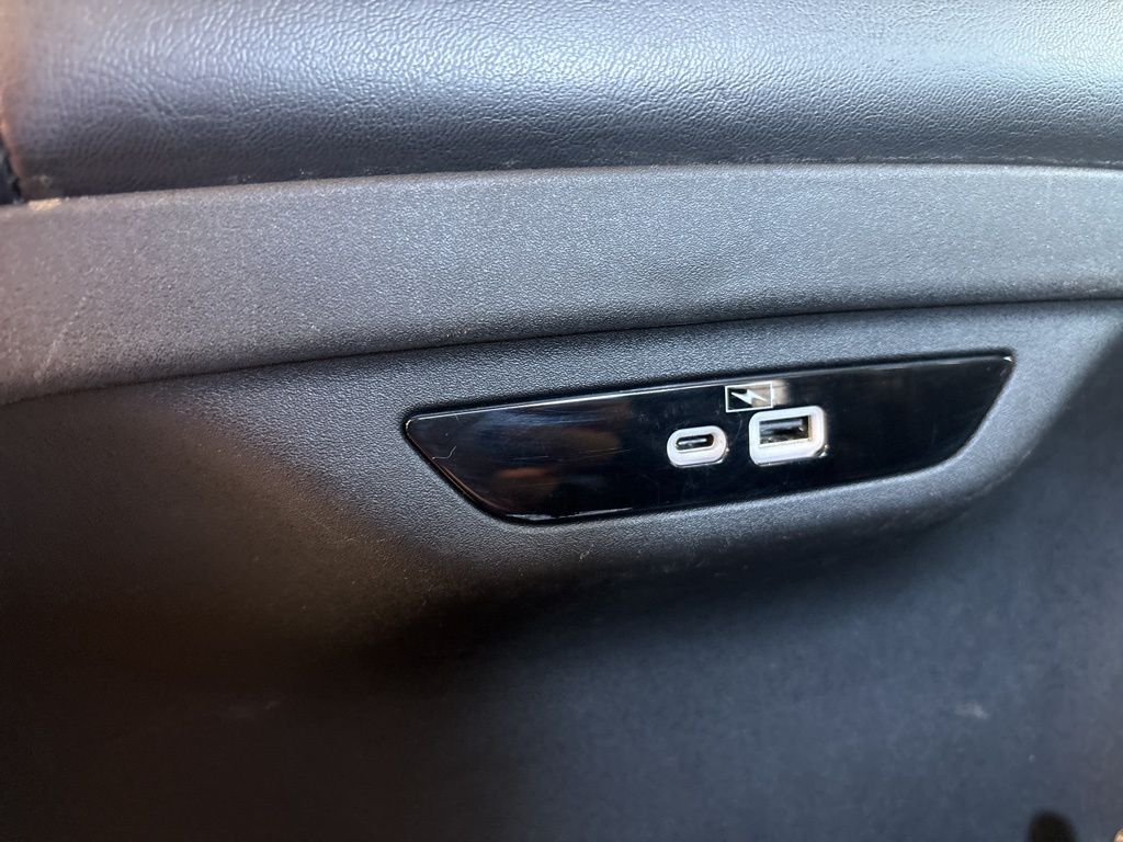 Thumbnail: 2023 Chrysler Pacifica - 33