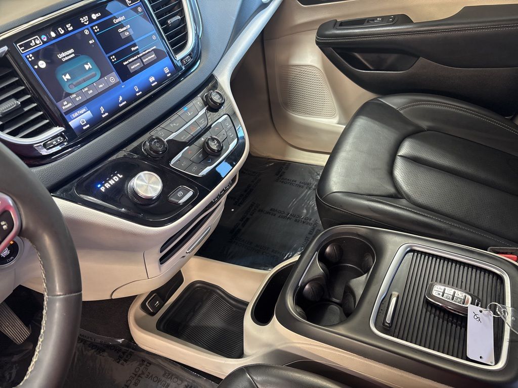 Thumbnail: 2023 Chrysler Pacifica - 15