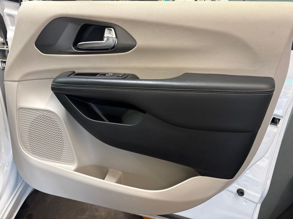 Thumbnail: 2024 Chrysler Pacifica - 45