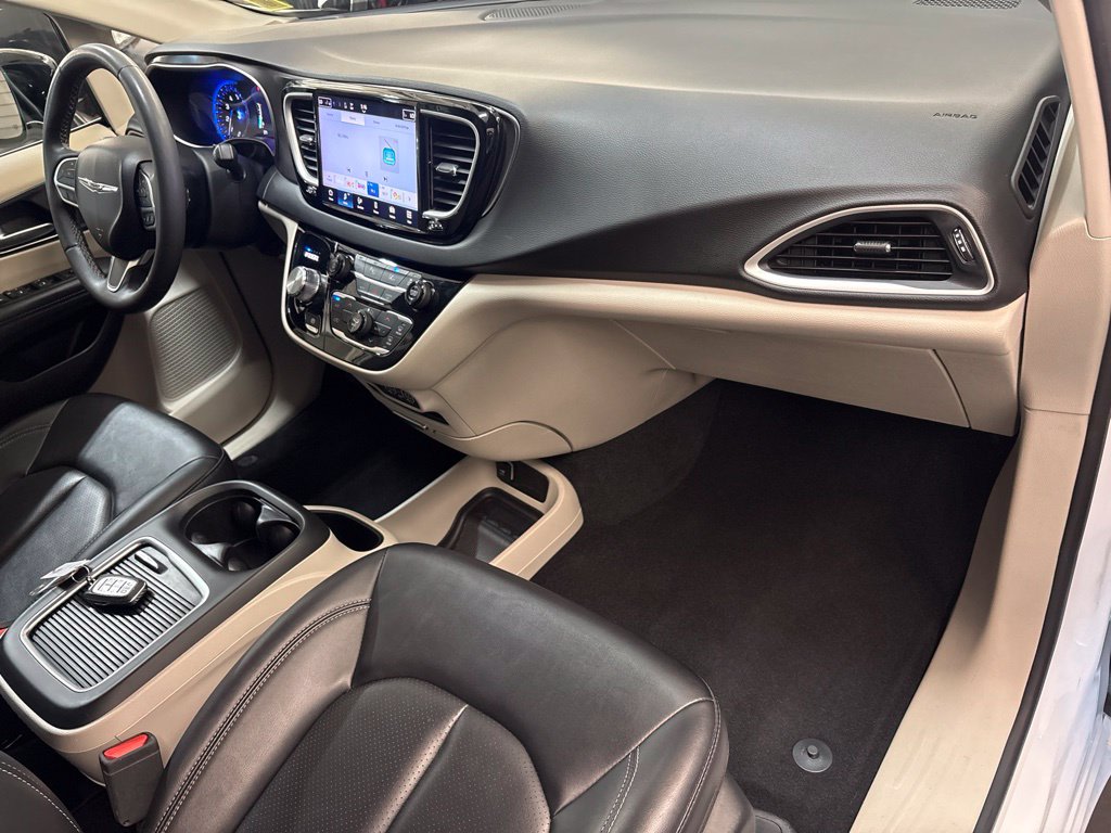 Thumbnail: 2024 Chrysler Pacifica - 12