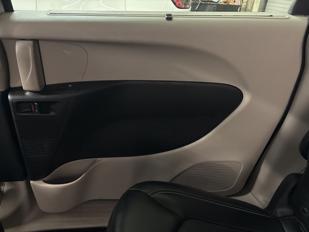 Thumbnail: 2023 Chrysler Pacifica - 34