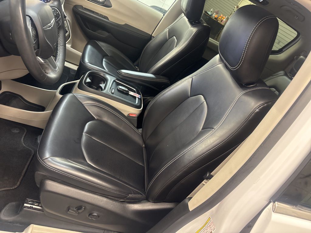 Thumbnail: 2023 Chrysler Pacifica - 9