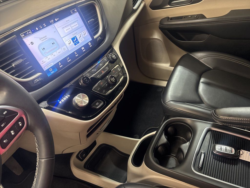 Thumbnail: 2023 Chrysler Pacifica - 12