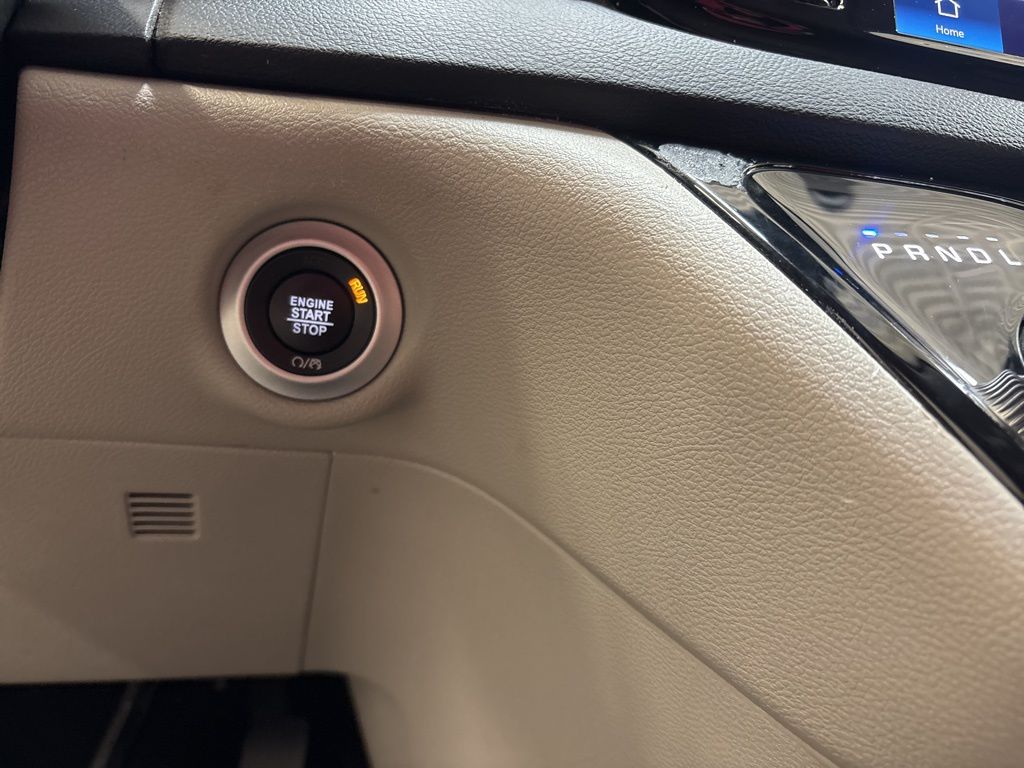 Thumbnail: 2023 Chrysler Pacifica - 25