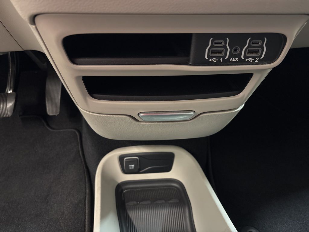 Thumbnail: 2023 Chrysler Pacifica - 26