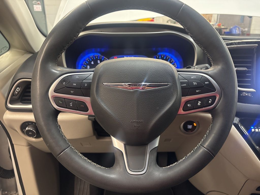Thumbnail: 2023 Chrysler Pacifica - 8
