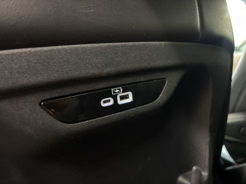 Thumbnail: 2023 Chrysler Pacifica - 30