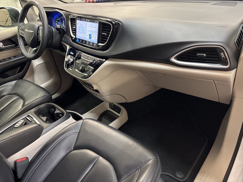 Thumbnail: 2023 Chrysler Pacifica - 43