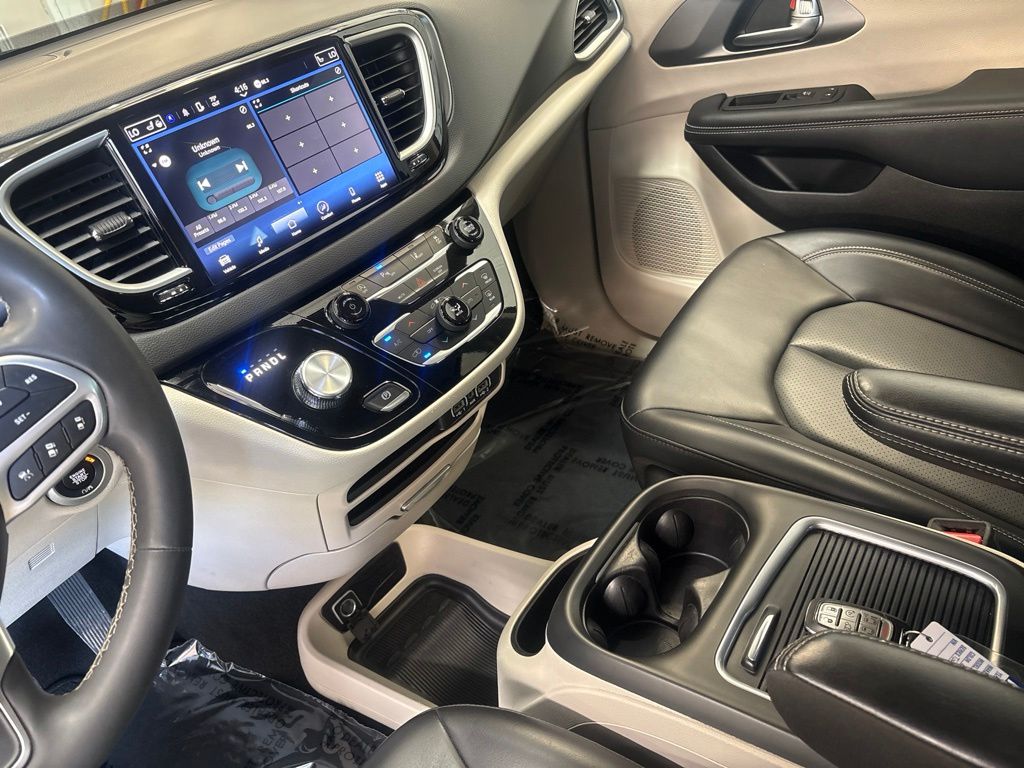 Thumbnail: 2023 Chrysler Pacifica - 12