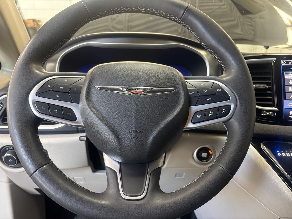 Thumbnail: 2023 Chrysler Pacifica - 8