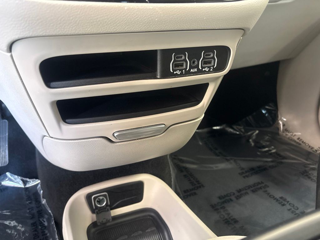 Thumbnail: 2023 Chrysler Pacifica - 28