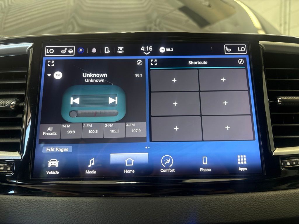 Thumbnail: 2023 Chrysler Pacifica - 26