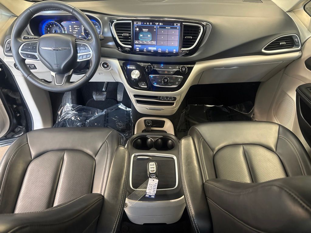 Thumbnail: 2023 Chrysler Pacifica - 13