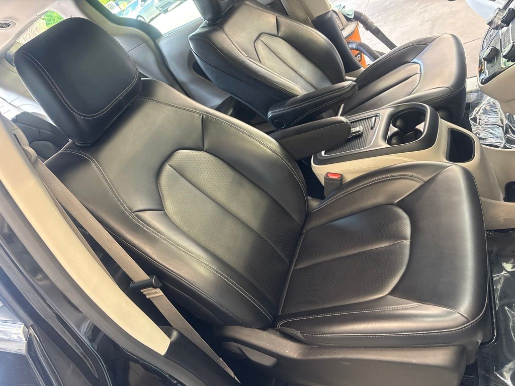 Thumbnail: 2023 Chrysler Pacifica - 43