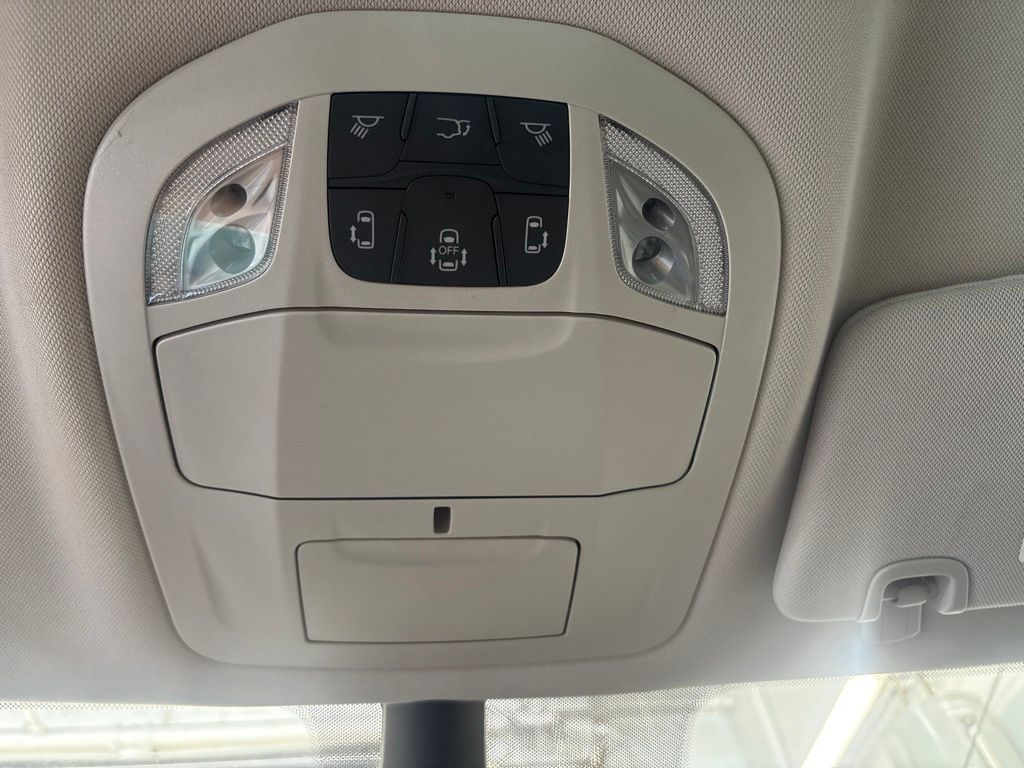 Thumbnail: 2023 Chrysler Pacifica - 31