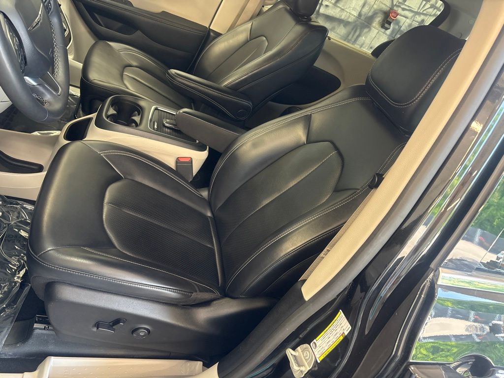 Thumbnail: 2023 Chrysler Pacifica - 9