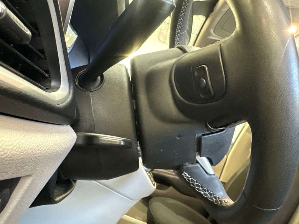 Thumbnail: 2022 Chrysler Voyager - 11