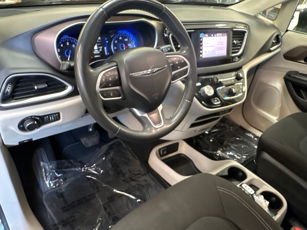 Thumbnail: 2022 Chrysler Voyager - 2