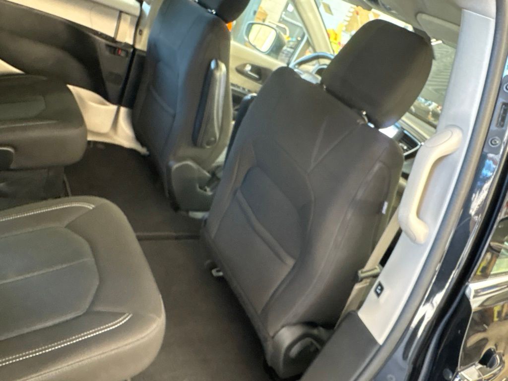 Thumbnail: 2022 Chrysler Voyager - 39