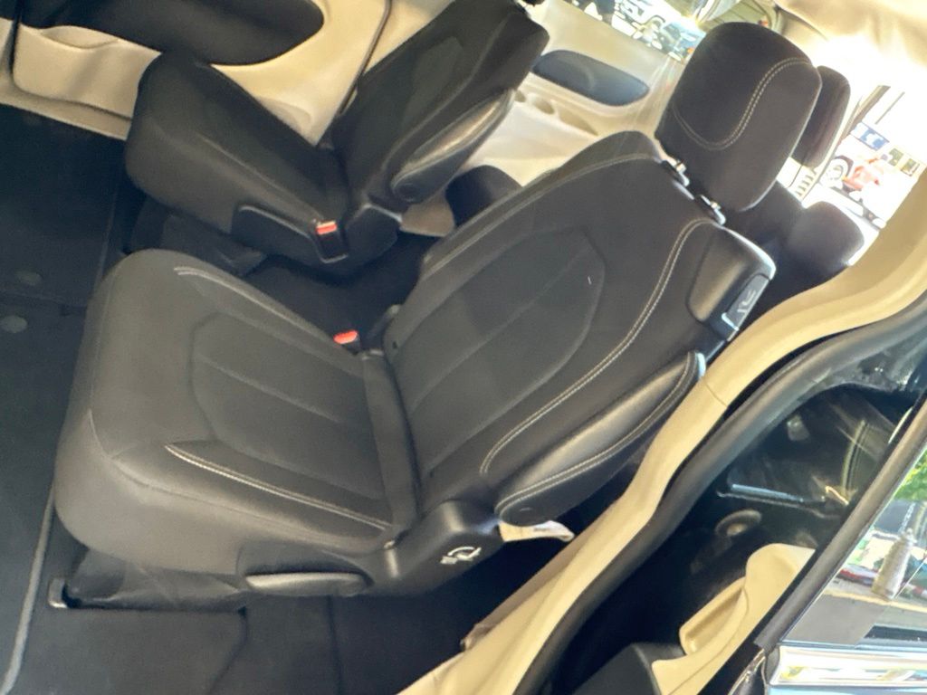 Thumbnail: 2022 Chrysler Voyager - 33