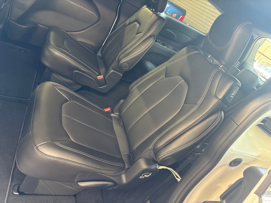 Thumbnail: 2027 Chrysler Pacifica - 10