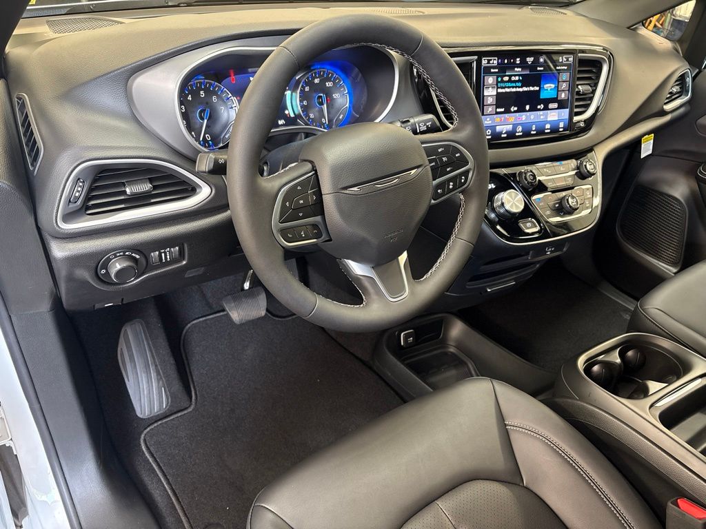 Thumbnail: 2027 Chrysler Pacifica - 2