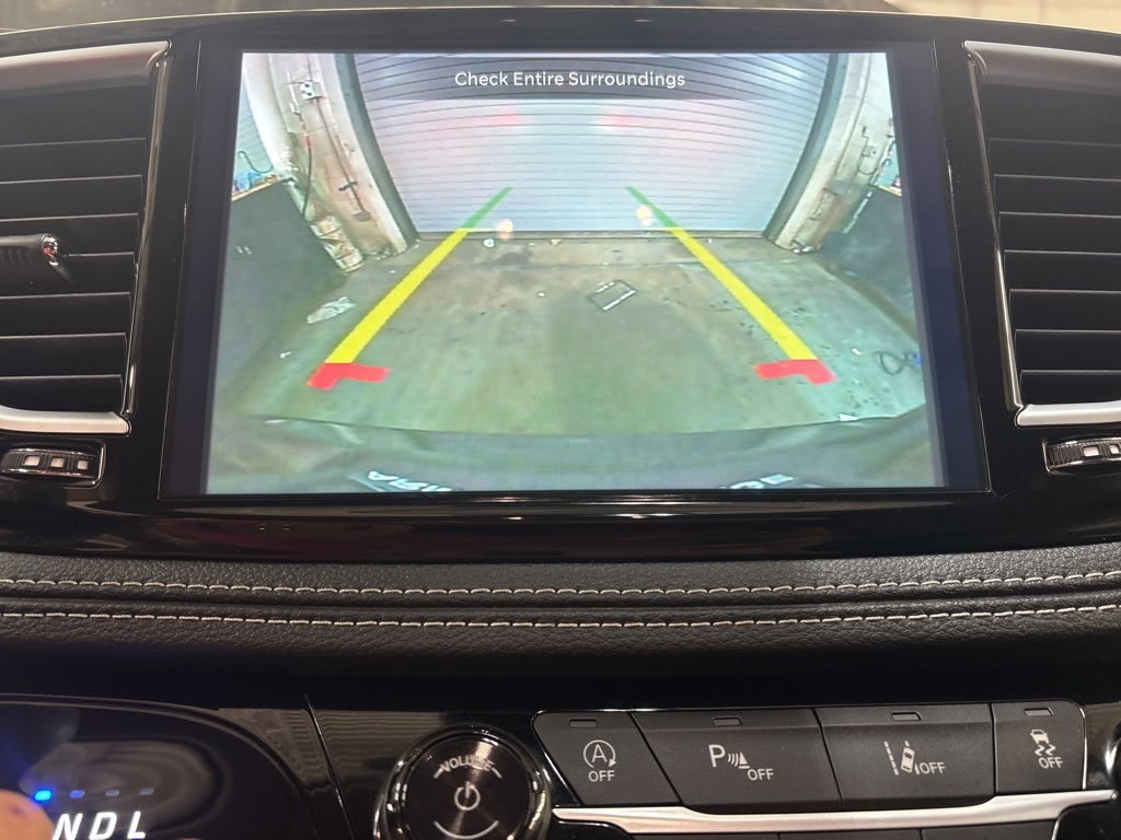 Thumbnail: 2023 Chrysler Pacifica - 25