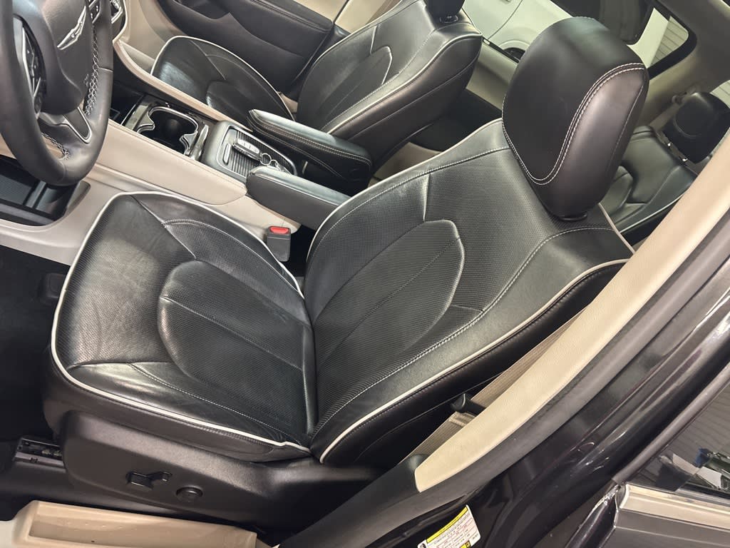 Thumbnail: 2023 Chrysler Pacifica - 24