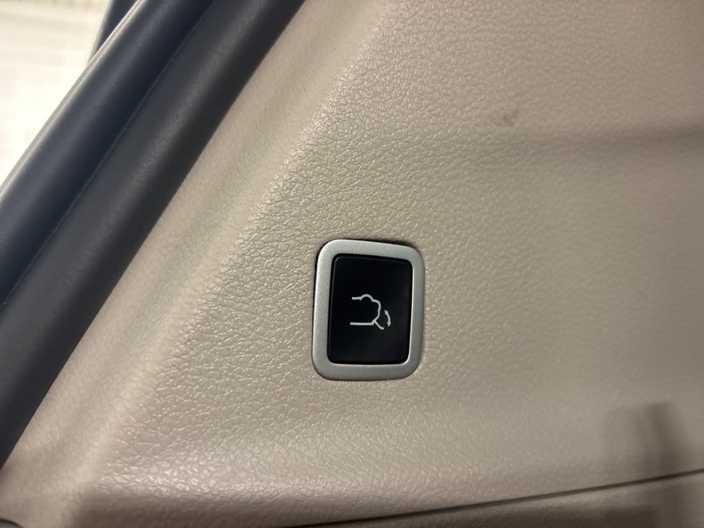 Thumbnail: 2023 Chrysler Pacifica - 17