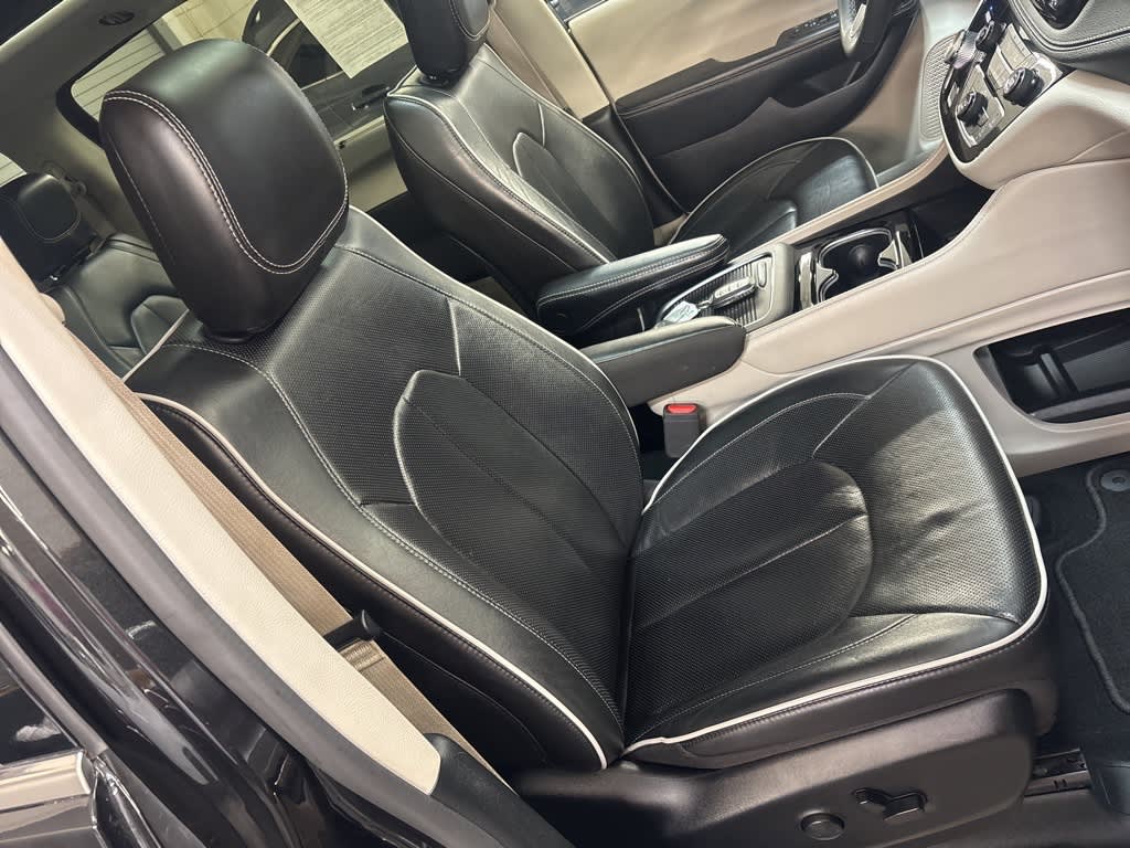 Thumbnail: 2023 Chrysler Pacifica - 9