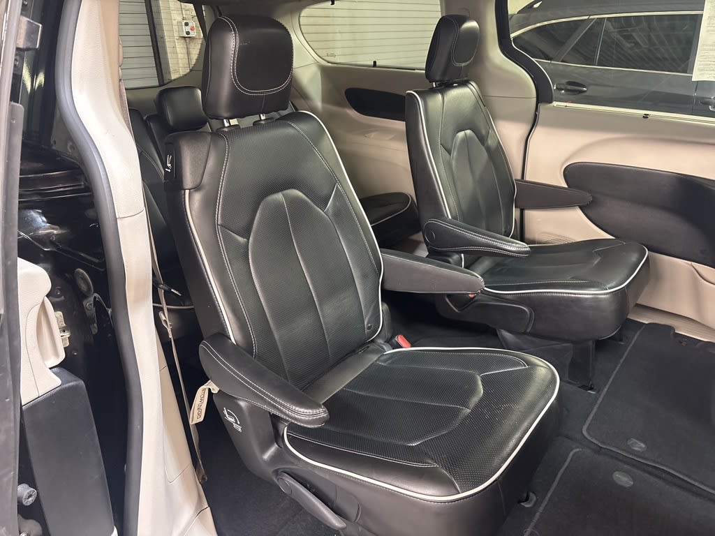 Thumbnail: 2023 Chrysler Pacifica - 34