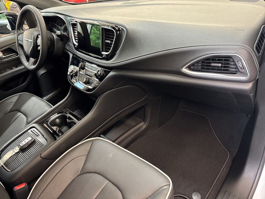Thumbnail: 2026 Chrysler Pacifica - 12