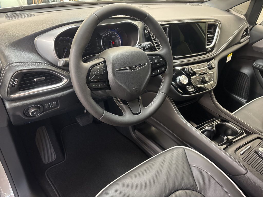Thumbnail: 2026 Chrysler Pacifica - 2