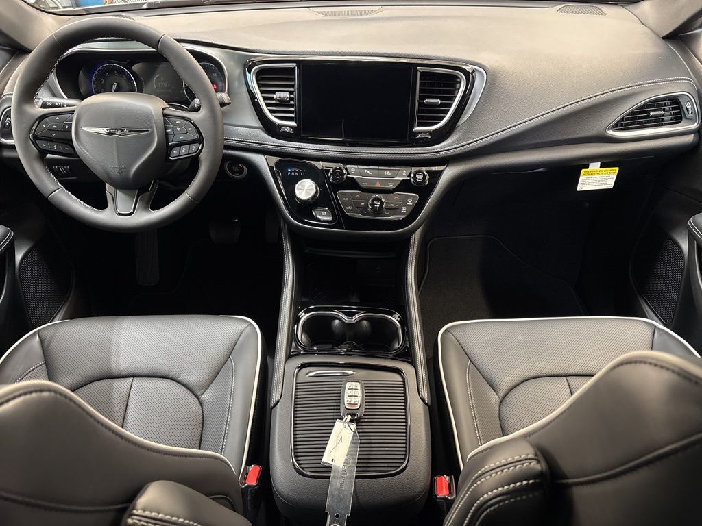 Thumbnail: 2026 Chrysler Pacifica - 11