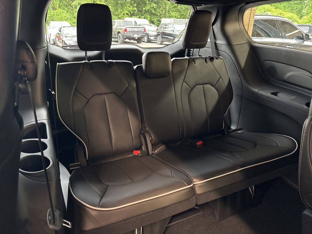 Thumbnail: 2026 Chrysler Pacifica - 33