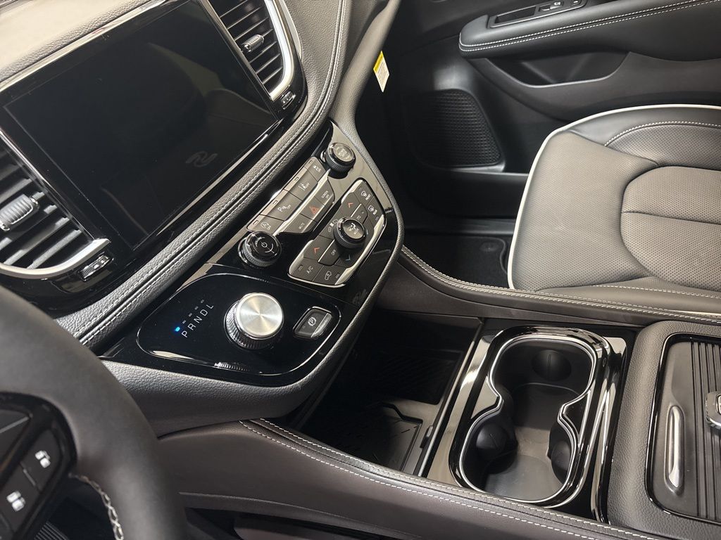 Thumbnail: 2026 Chrysler Pacifica - 13