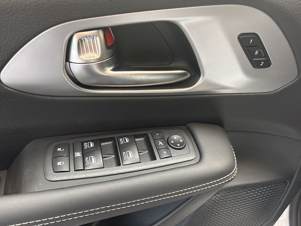 Thumbnail: 2026 Chrysler Pacifica - 20