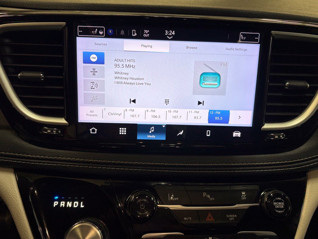 Thumbnail: 2023 Chrysler Pacifica - 25