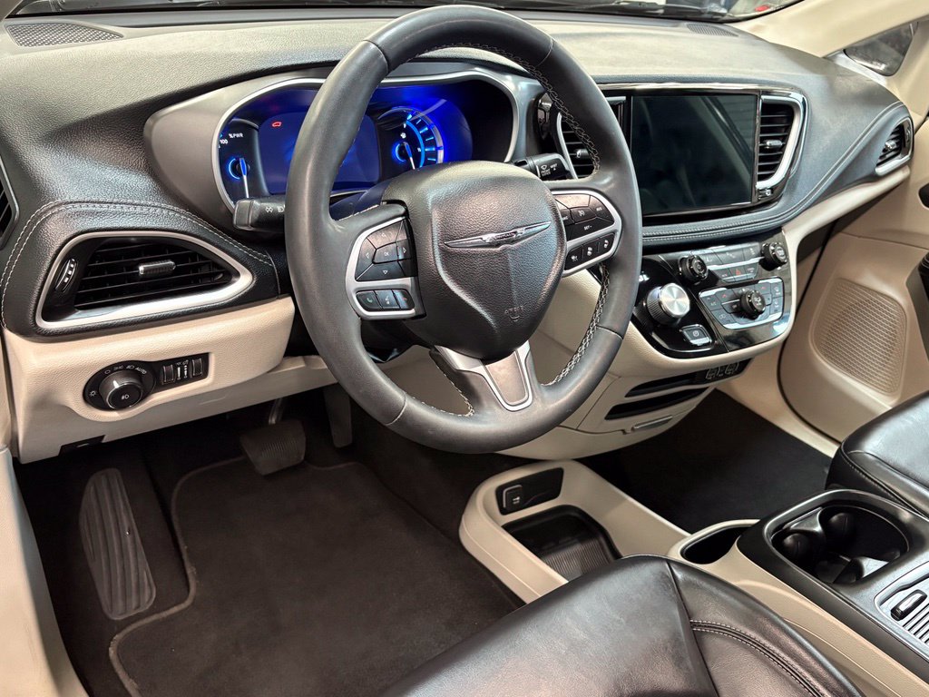 Thumbnail: 2023 Chrysler Pacifica - 2