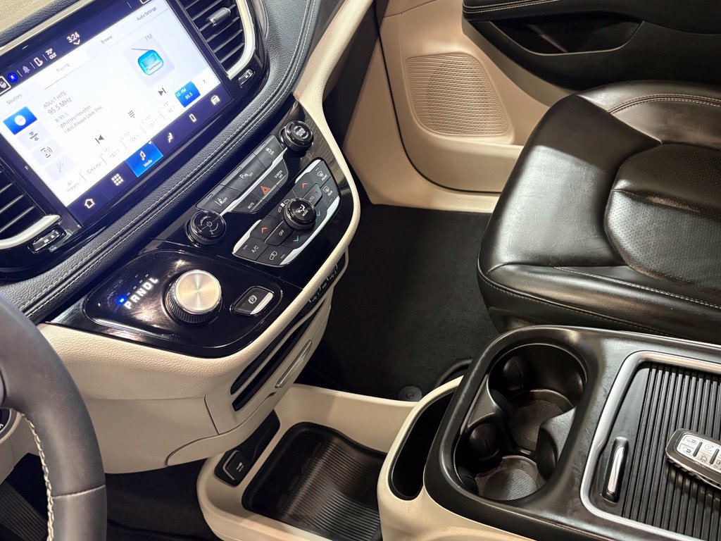 Thumbnail: 2023 Chrysler Pacifica - 15