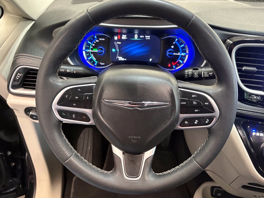 Thumbnail: 2023 Chrysler Pacifica - 8