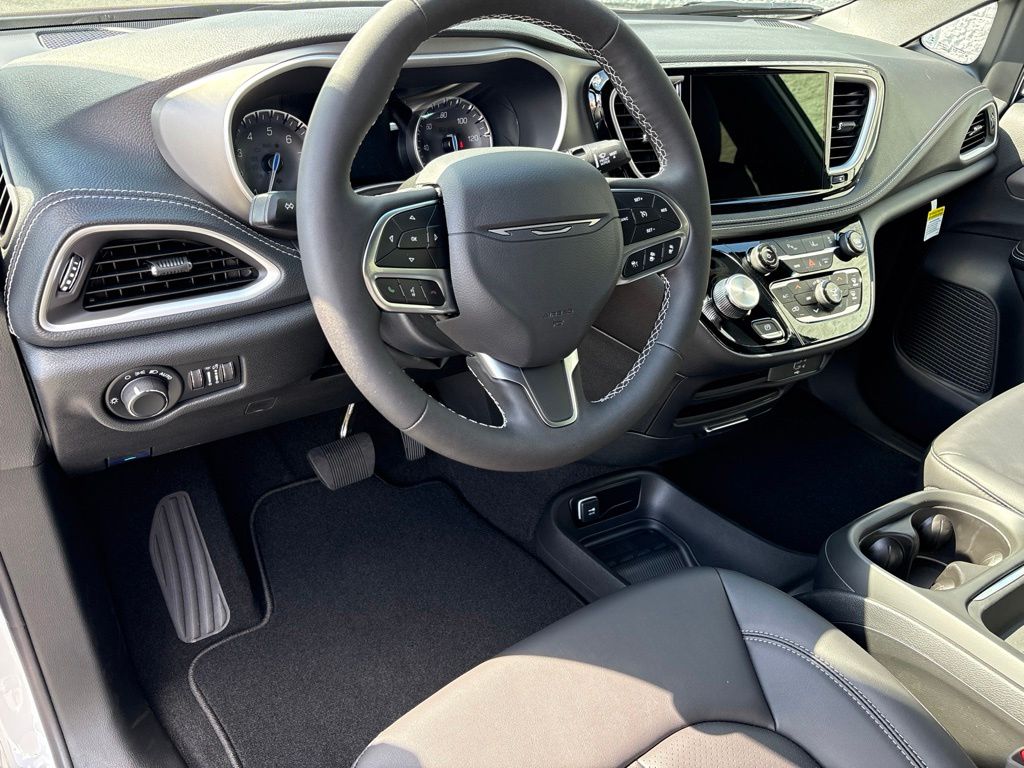 Thumbnail: 2027 Chrysler Pacifica - 2