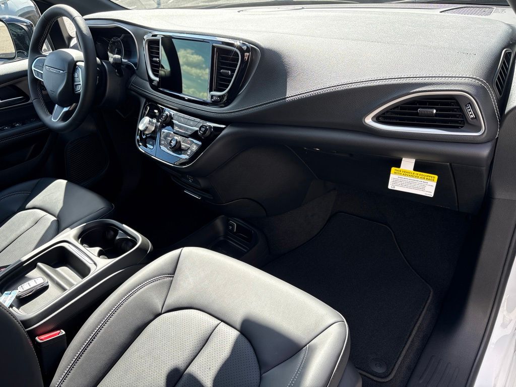 Thumbnail: 2027 Chrysler Pacifica - 13
