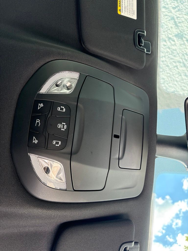 Thumbnail: 2027 Chrysler Pacifica - 31