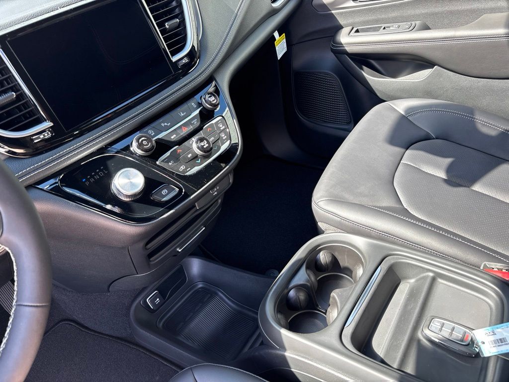 Thumbnail: 2027 Chrysler Pacifica - 14